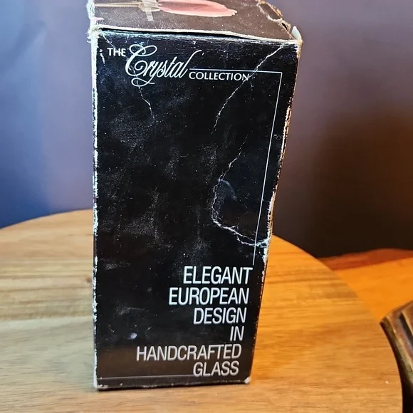 The Crystal Collection 7 in Glass Vase w/ Swirl Pattern design in box Not Used - Picture 5 of 7